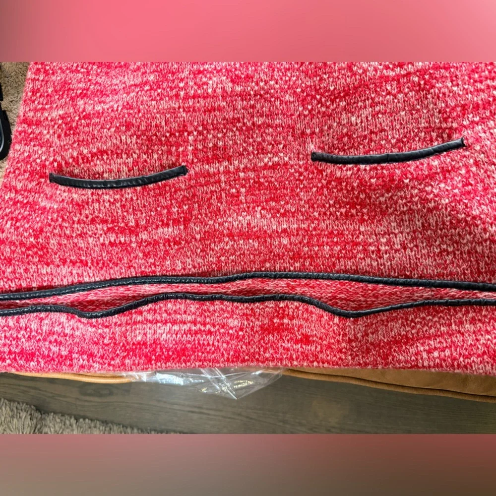 COS knit dress 100% lamb wools with leather trim
Size M - Picture 7 of 7